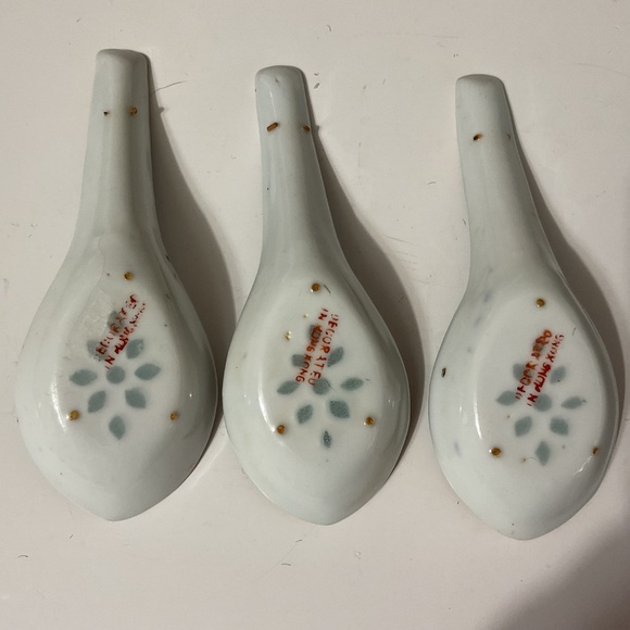 Set of 3 VTG Porcelain Soup Spoons Hand Painted Noodle Rice Blue Porcelain - Picture 4 of 4